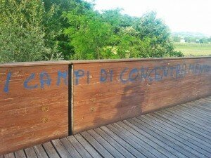 Una delle scritte del ponte